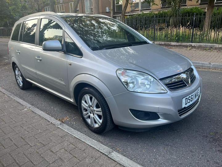 Cheap Vauxhall Zafira - 1.8 16V Elite Euro 5 5dr - Vauxhall Zafira Elite (2011) for sale in Battersea, Greater London