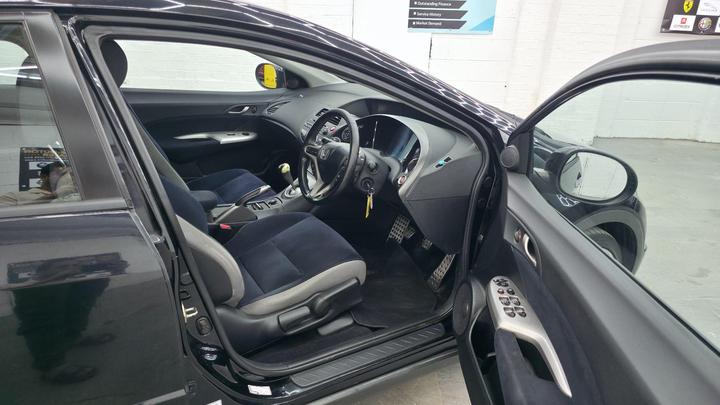 Honda Civic - 1.8 i-VTEC EX 5dr - ULEZ PETROL NO SATNAV 18" - Image 10