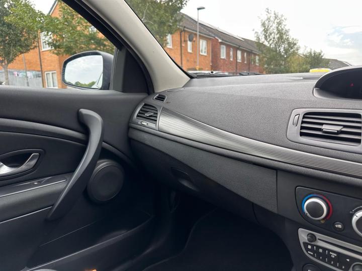 Renault Megane - 1.6 16V I-Music Euro 5 3dr - ⭐️NEW MOT- GREAT SPEC - Image 16