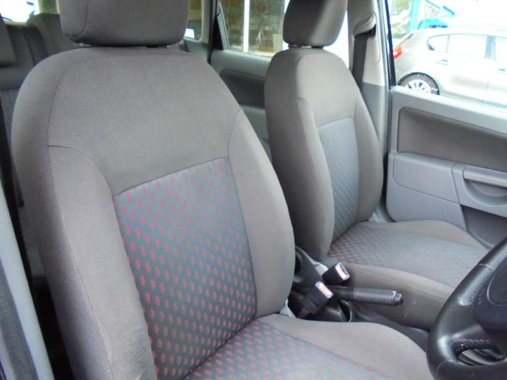 Ford Fiesta - 1.4 Zetec 5dr - TIDY LITTLE 5 DOOR HATCHBACK - Image 16