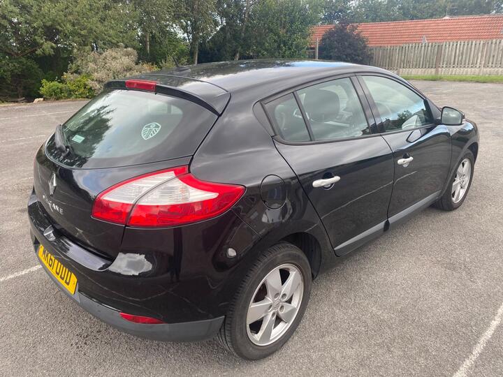 Renault Megane - 1.6 16V Dynamique TomTom 3dr - 6 SPEED GEARBOX,5 DOOR HATCH. - Image 38