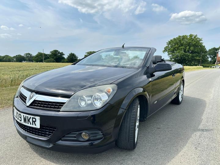 Vauxhall Astra - 1.9 CDTi Design Twin Top 2dr - Image 3