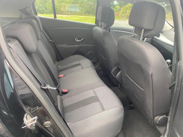 Renault Megane - 1.6 16V Dynamique TomTom 3dr - 6 SPEED GEARBOX,5 DOOR HATCH. - Image 16
