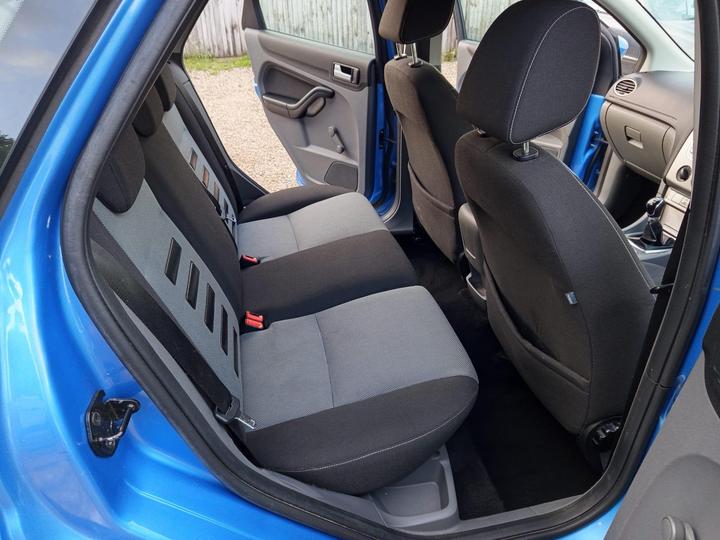 Ford Focus - 1.6 Zetec 5dr - ULEZ FREE / DRIVES SPOT ON - Image 18
