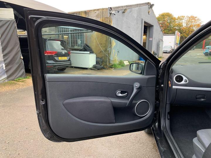 Renault Clio - 1.2 TCe 16v Dynamique S 3dr - LONG MOT,12 MONTHS AA COVER - Image 16