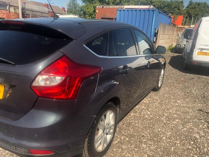 Ford Focus - 1.6 TDCi Titanium Navigator Euro 5 (s/s) 5dr - 12 months mot service history - Image 6