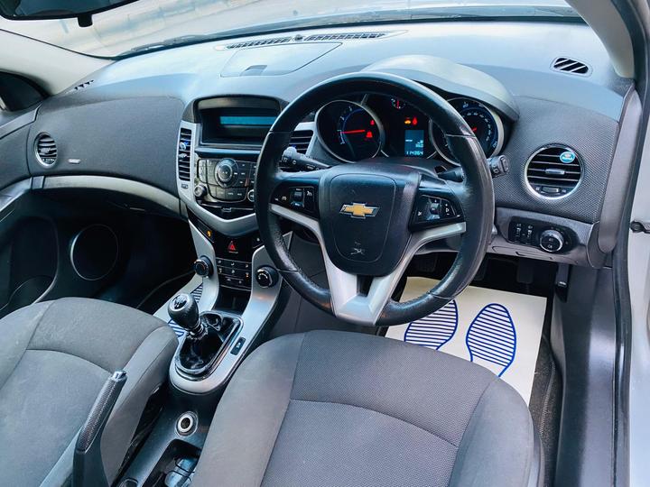 Chevrolet Cruze - 1.6 LT Euro 5 5dr - Image 6