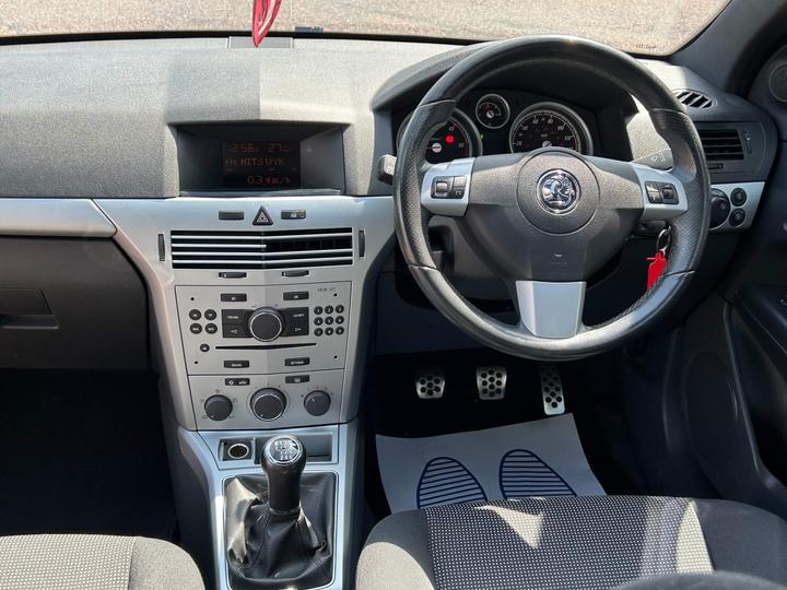 Vauxhall Astra - 1.9 CDTi SXi Sport Hatch 3dr - SH | PANORAMIC WINDSCREEN - Image 16