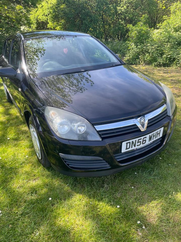 Cheap Vauxhall Astra - 1.4i 16v Life 5dr - mot 9/2/2026 2 keys for sale in Doncaster, South Yorkshire