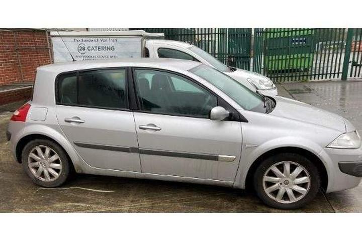 Cheap Renault Megane - 1.6 VVT Dynamique 5dr - Economical 42mpg low mileage for sale in Dewsbury, West Yorkshire