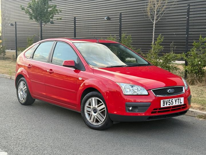 Cheap Ford Focus - 1.6 Ghia 5dr for sale in Luton, Bedfordshire