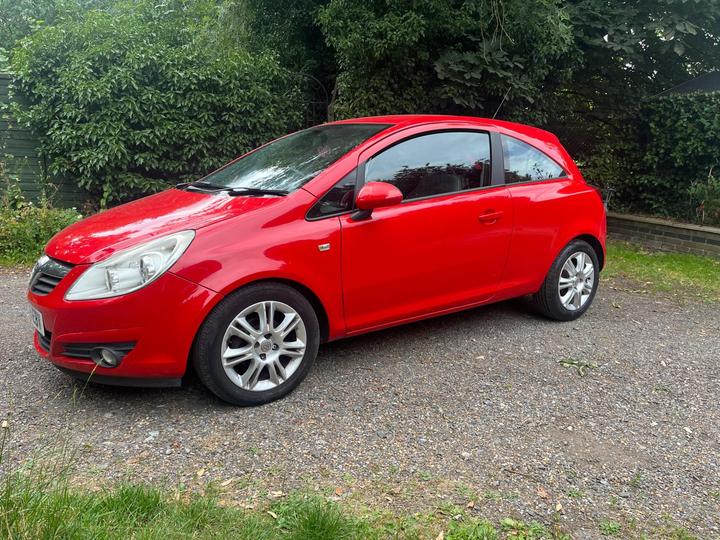 Vauxhall Corsa - 1.4i 16v Design 3dr (a/c) - recently serviced and MOT - Image 2