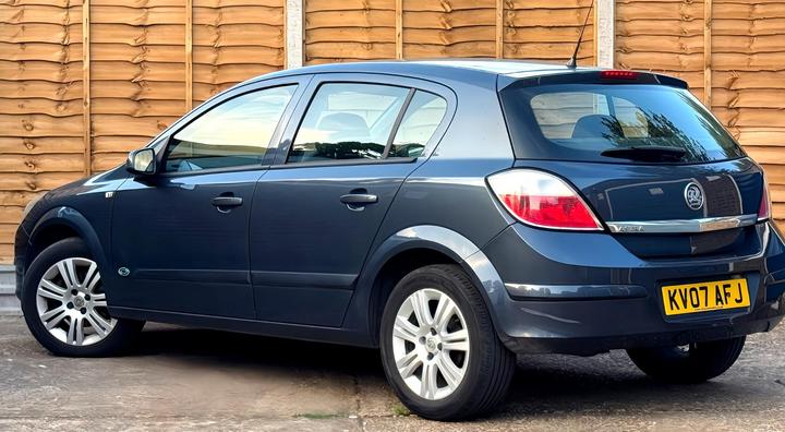 Vauxhall Astra - 1.6i 16v Active 5dr - immaculate car - Image 9