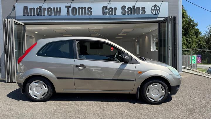 Cheap Ford Fiesta - 1.25 Finesse 3dr - TRADE SALE SALE TO CLEAR CAT N for sale in St Austell, Cornwall
