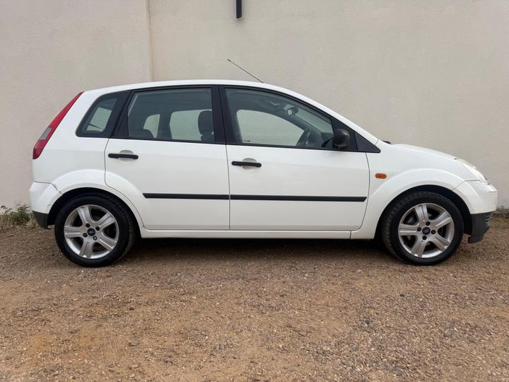Ford Fiesta - 1.25 LX 5dr - REVERSE SENSORS| GREAT RUNNER - Image 3