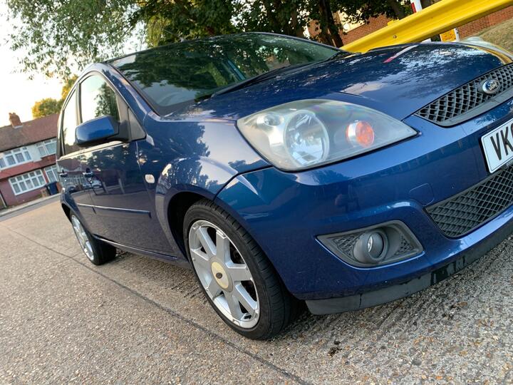 Ford Fiesta - 1.25 Zetec Blue Edition 5dr - Image 4