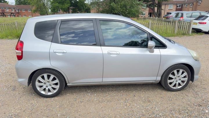 Honda Jazz - 1.4 i-DSI SE 5dr - Image 2