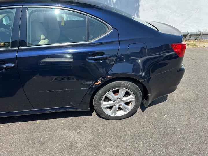 Lexus IS - 2.2 220TD 4dr - Image 7