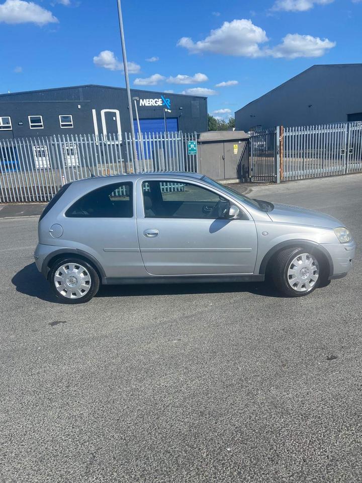 Vauxhall Corsa - 1.4i 16v Design 3dr (a/c) - Automatic 89K Mileage 2 keys - Image 2