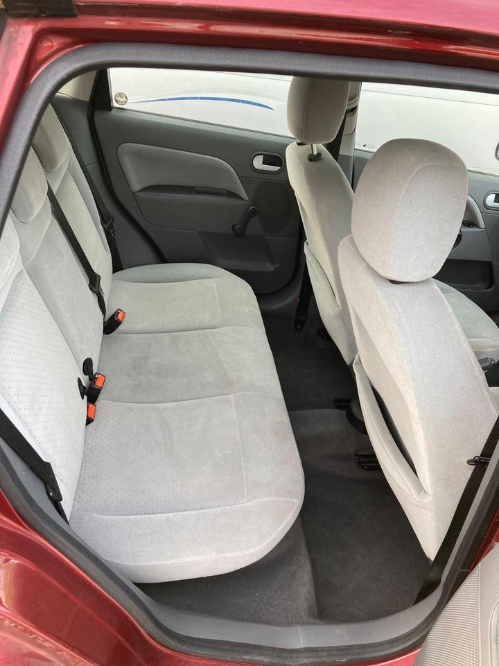 Ford Fiesta - 1.4 Ghia 5dr - great run around CHEAP - Image 13