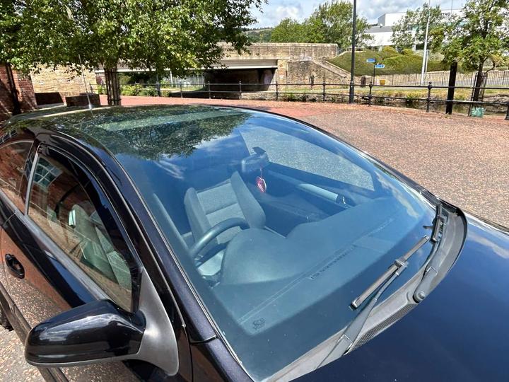 Vauxhall Astra - 1.9 CDTi SXi Sport Hatch 3dr - SH | PANORAMIC WINDSCREEN - Image 2