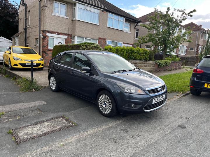 Cheap Ford Focus - 1.6 Titanium 5dr - SMART LOOKS + CHEAP RUNABOUT! for sale in Bradford, West Yorkshire