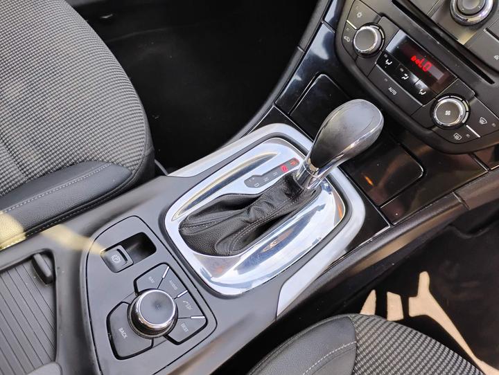 Vauxhall Insignia - 2.0 CDTi SE Nav Auto Euro 5 5dr - Image 15