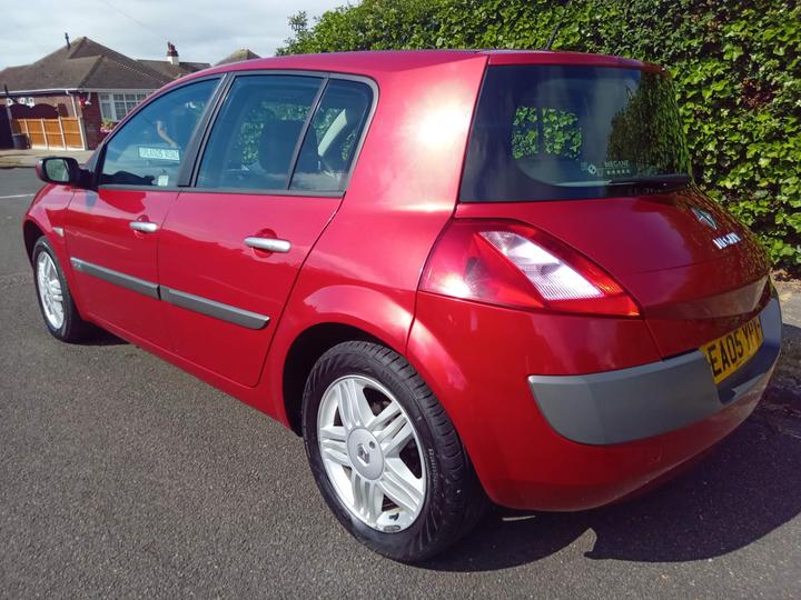 Renault Megane - 1.6 VVT Privilege 5dr - Image 12
