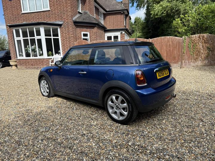 MINI Hatch - 1.6 Cooper Euro 4 3dr - LOW MILEAGE, LIGHTNING BLUE - Image 5