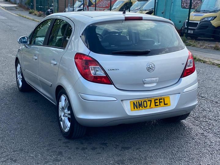 Vauxhall Corsa - 1.4i 16v Design 5dr (a/c) - 2 KEYS GOOD SPEC CLEAN CAR - Image 4