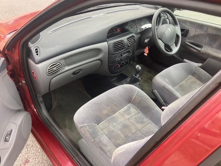 Renault Megane - 1.6 16v Alize 5dr - ulez 50k genuine year mot - Image 4