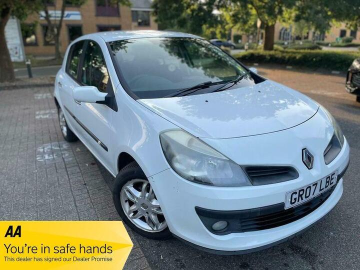 Cheap Renault Clio - 1.4 16v Dynamique 5dr - Fresh MOT & Service for sale in Slough, Berkshire