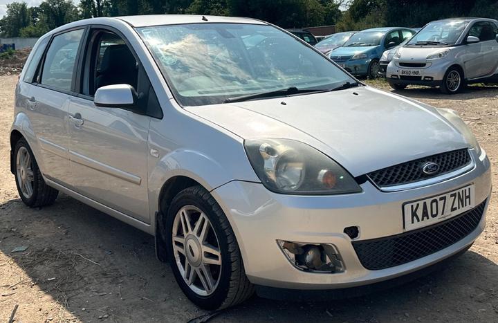 Cheap Ford Fiesta - 1.6 Ghia 5dr - 1-LADYOWNER/LONG MOT for sale in Slough, Berkshire