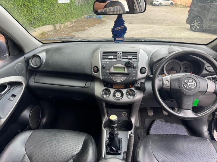 Toyota RAV4 - 2.2 D-4D XT4 4WD 5dr - BODY ROUGH+MECHANICALLY GOOD - Image 6