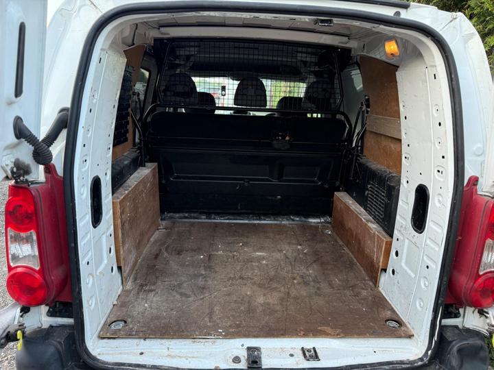 Peugeot Partner - 1.6 HDi S Crew Van L2 H1 4dr - NON RUNER-NEED NEW ENGINE - Image 6