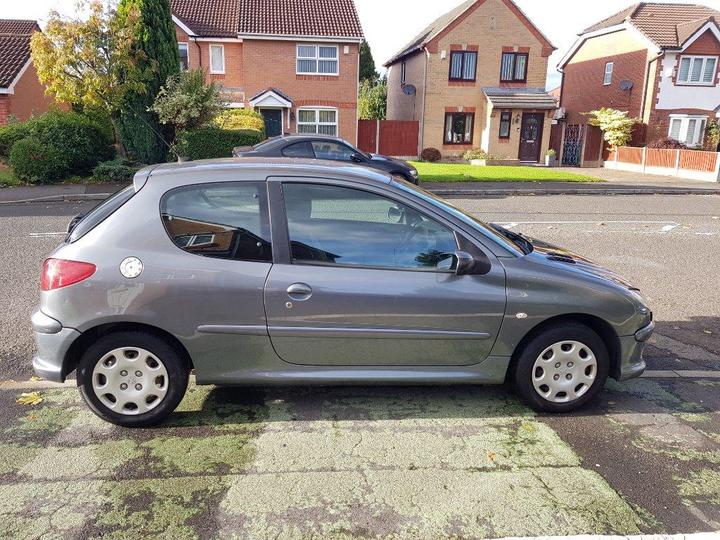 Cheap Peugeot 206 - 1.4 Look 3dr - Good condition Peugot 206 1.4L for sale in Manchester, Greater Manchester