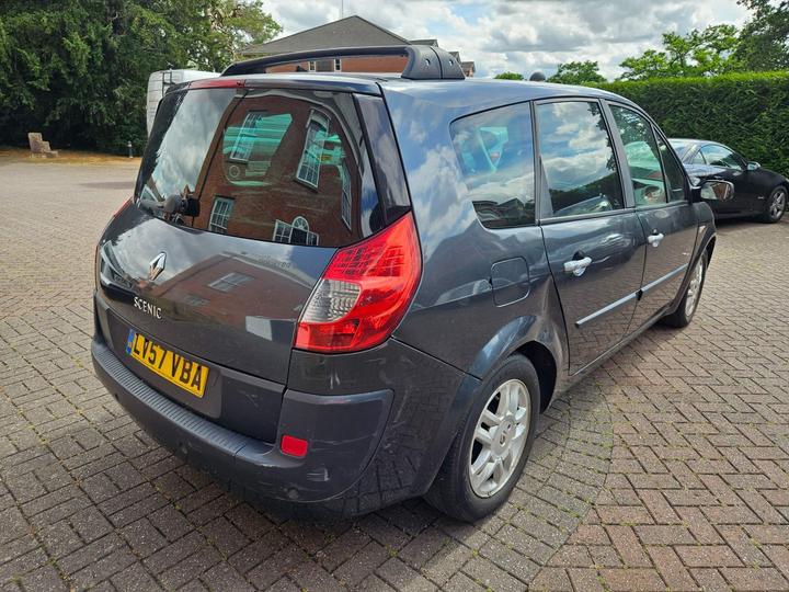 Renault Grand Scenic - 2.0 VVT Dynamique S 5dr - *** 7 SEATS, DVD SCREENS *** - Image 15