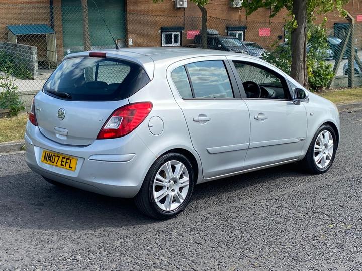 Vauxhall Corsa - 1.4i 16v Design 5dr (a/c) - 2 KEYS GOOD SPEC CLEAN CAR - Image 6