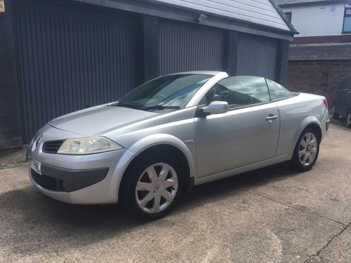 Renault Megane - 1.6 VVT Privilege 2dr - tapping engine PX BARGAIN READ - Image 4