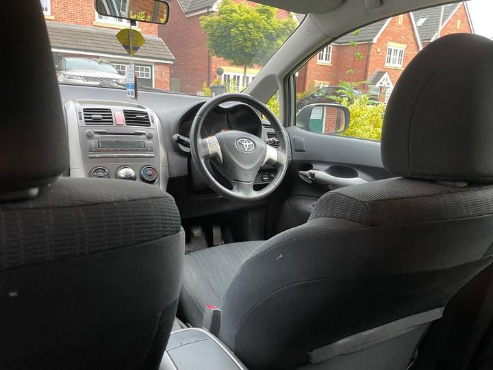 Toyota Auris - 1.6 VVT-i TR 5dr - Reliable with Service History - Image 11