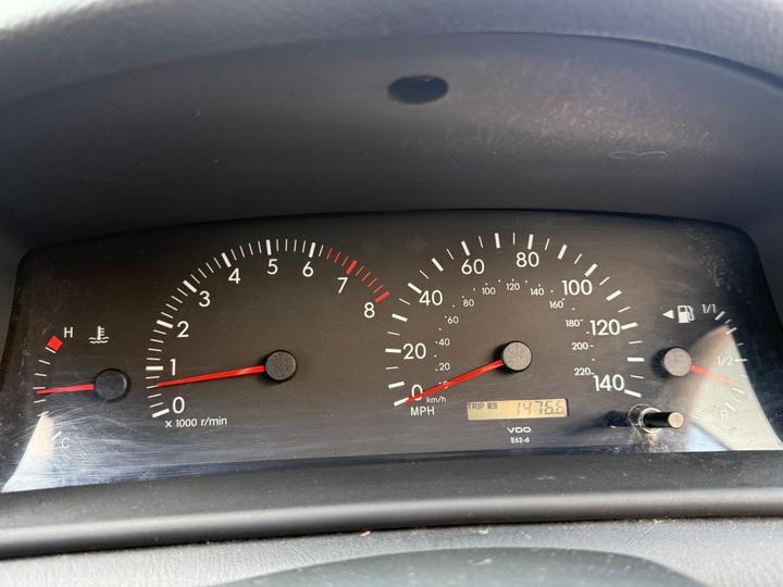 Toyota Corolla - 1.4 VVT-i T2 5dr - Great first time car - Image 16