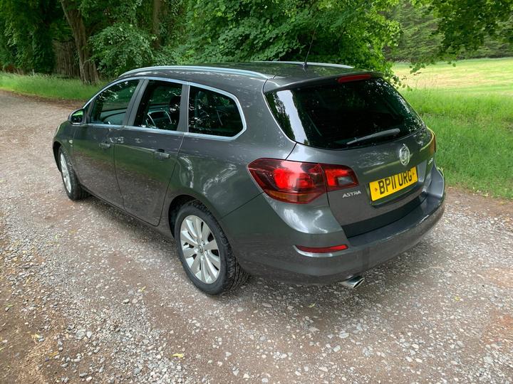 Vauxhall Astra - 2.0 CDTi SRi Sports Tourer Euro 5 (s/s) 5dr - Image 7