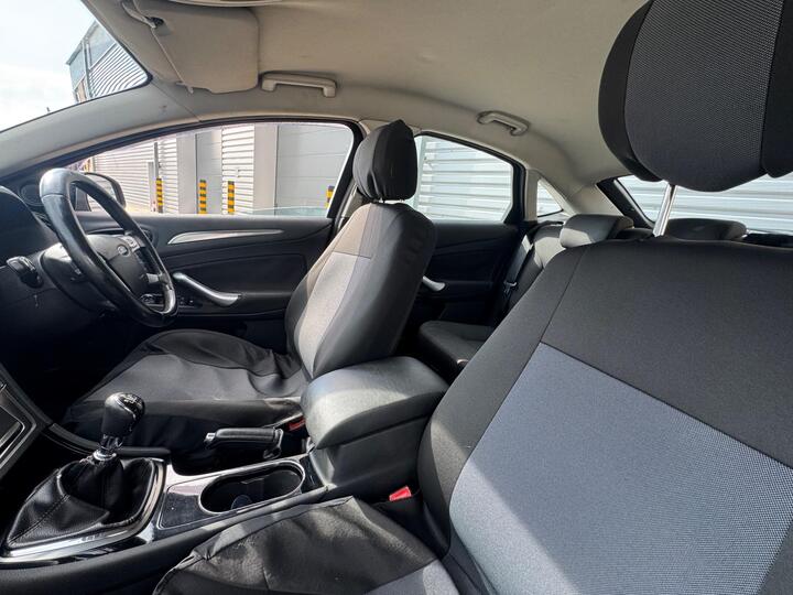 Ford Mondeo - 2.0 TDCi Titanium 5dr - 12 MONTHS MOT! - Image 8