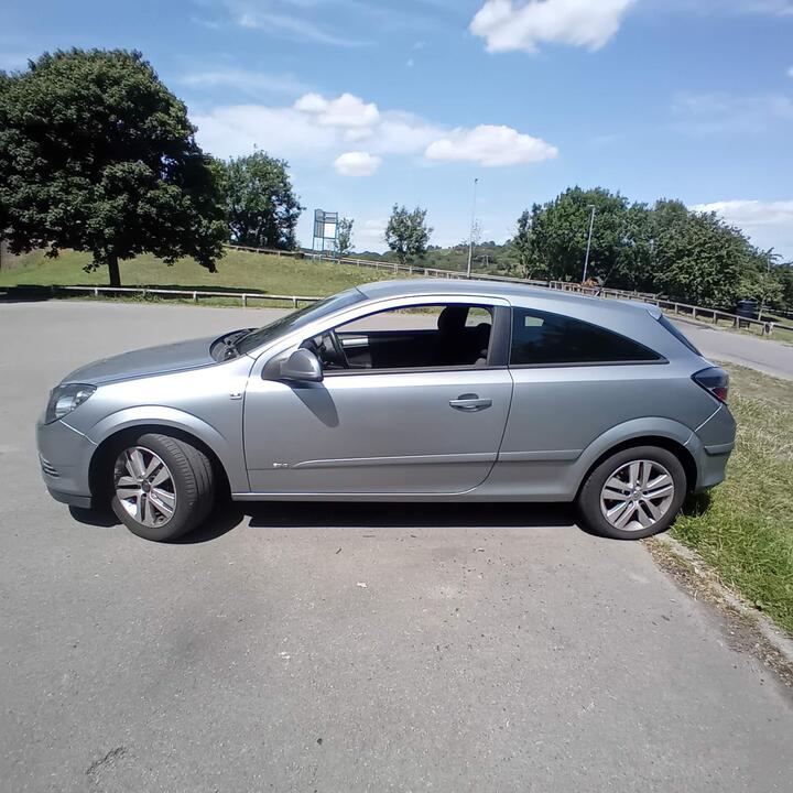 Vauxhall Astra - 1.6i 16v SXi Sport Hatch 3dr - "Great first time car" - Image 4