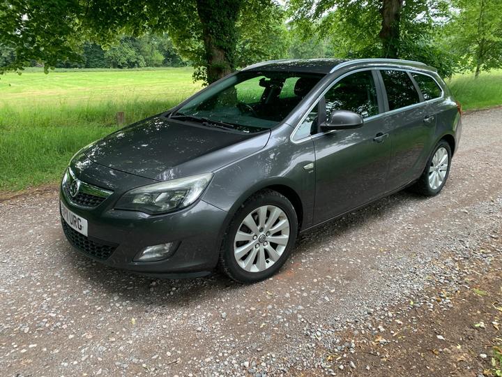 Vauxhall Astra - 2.0 CDTi SRi Sports Tourer Euro 5 (s/s) 5dr - Image 2