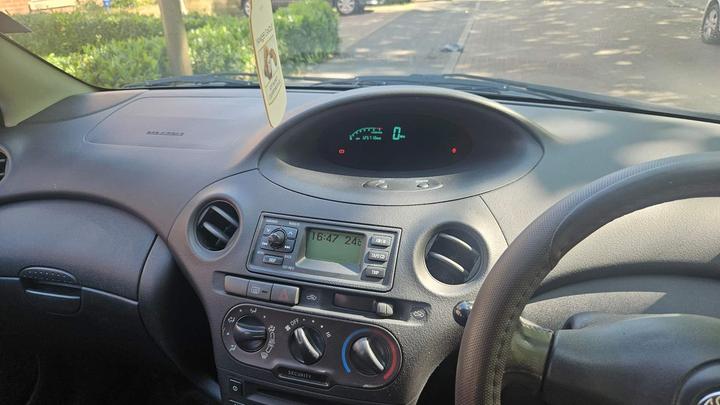 Toyota Yaris - 1.3 VVT-i Blue 5dr - Image 9