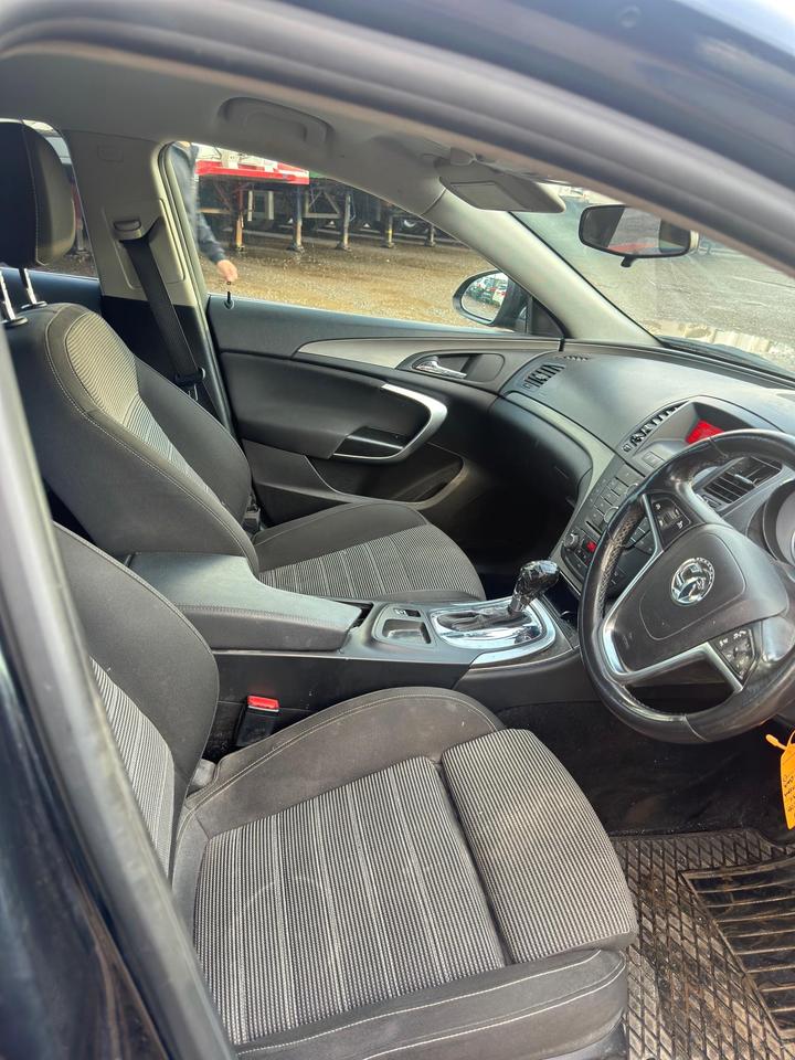 Vauxhall Insignia - 2.0 CDTi Exclusiv Auto Euro 5 5dr - DRIVES MINT+9 MONTHS MOT - Image 9
