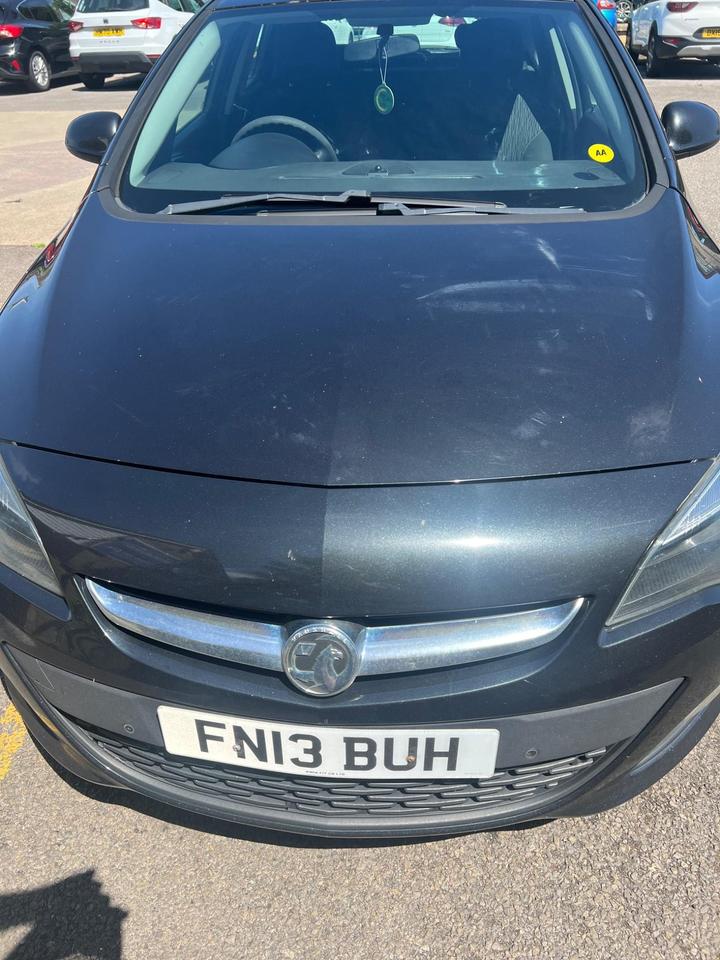 Vauxhall Astra - 1.7 CDTi ecoFLEX Exclusiv Euro 5 (s/s) 5dr - Drives really well, big dent - Image 4