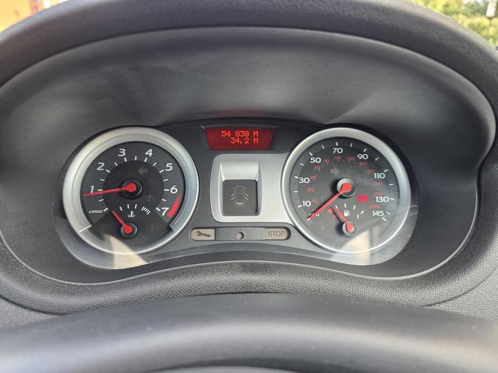 Renault Clio - 1.4 16v Dynamique 3dr - LOW MILES+2 OWNERS - Image 18