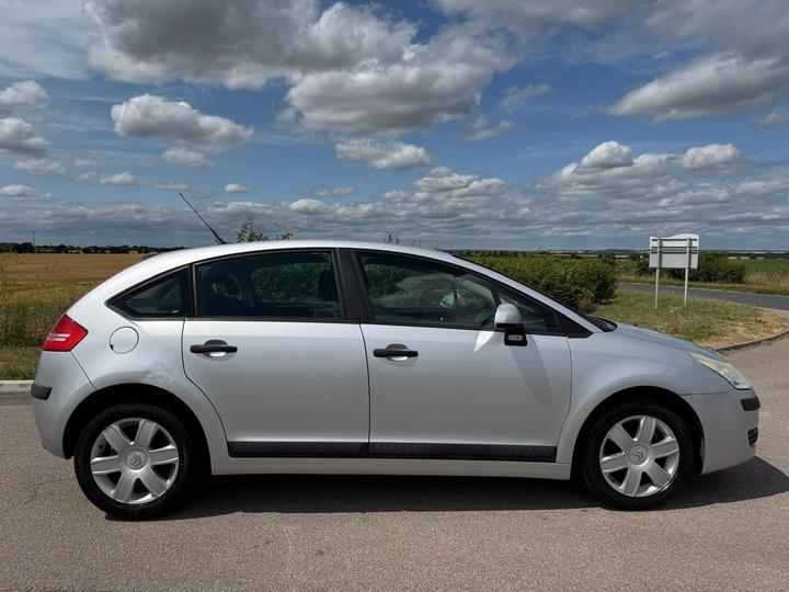 Citroen C4 - 1.6i 16V SX 5dr - Long mot! Service history! - Image 6